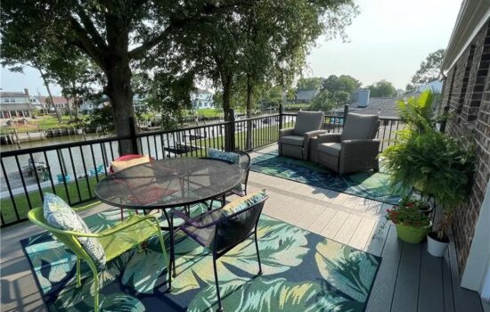 8 Lakeview Drive Balcony